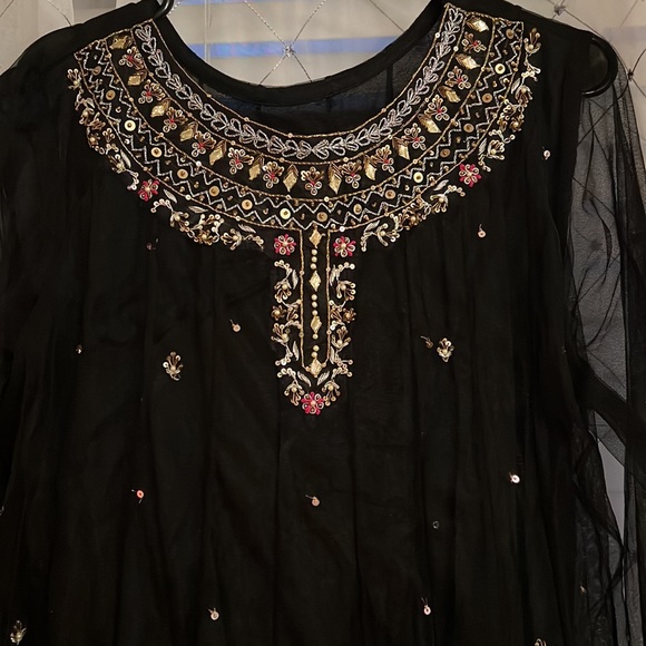Black net pakistani outfit - Picture 6 of 9